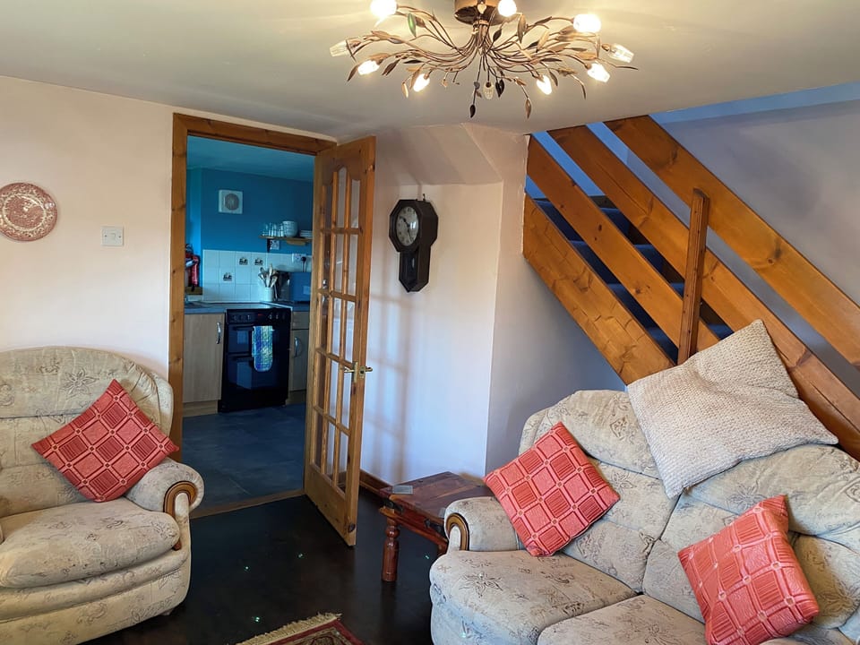 Cottage | Living area | TV