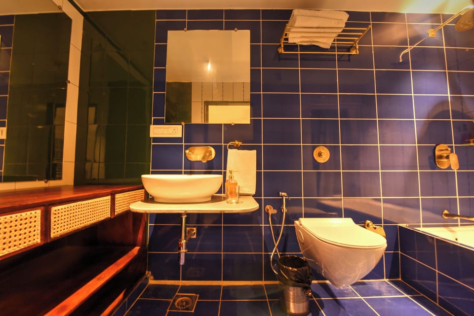 Superior Room | Bathroom | Free toiletries, towels, soap