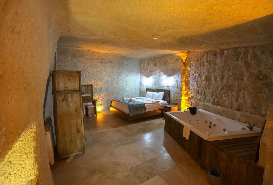 Deluxe Room | Minibar, free WiFi