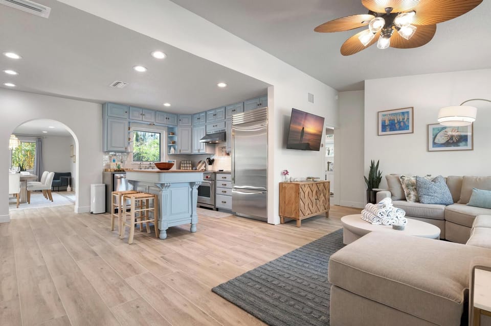 Airy, connected living spaces designed for easy coastal living