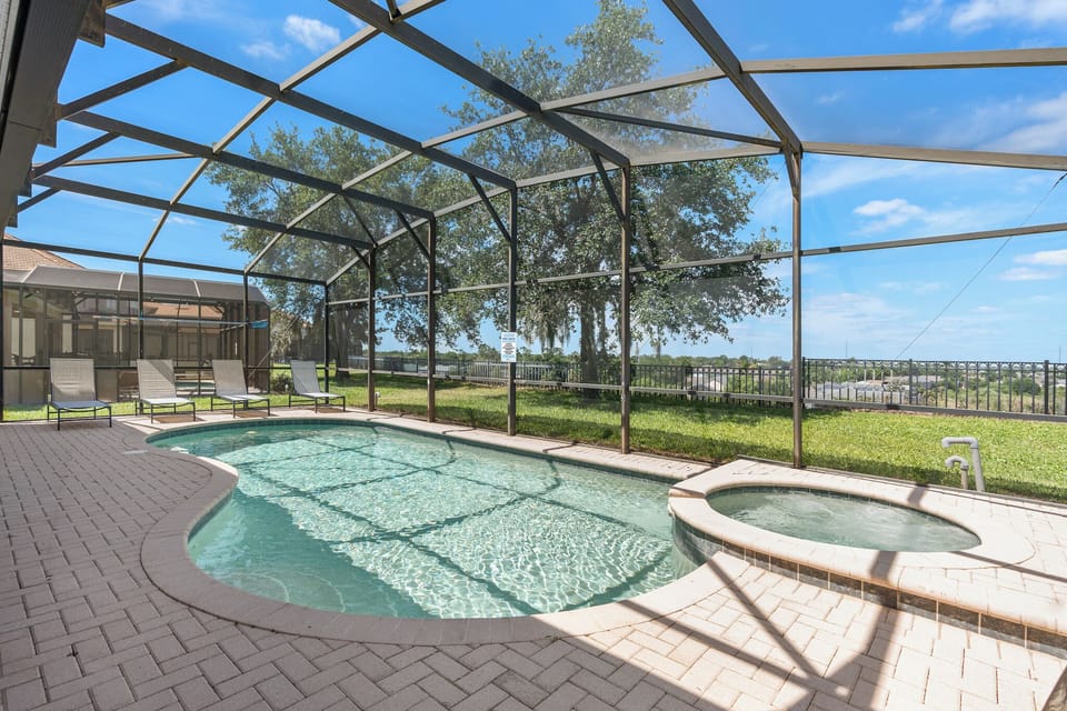 West-Facing Private Heated Pool And Spa (heating is FREE)