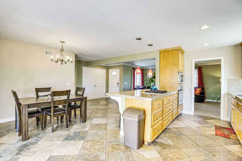 House (3 Bedrooms) | Interior