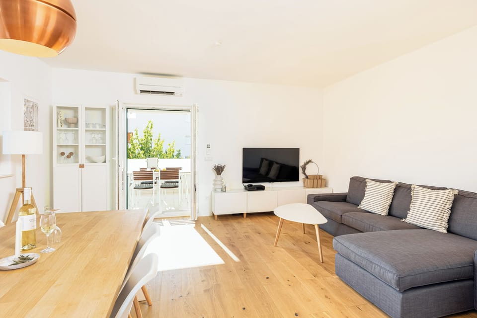 Apartment | Living area | TV