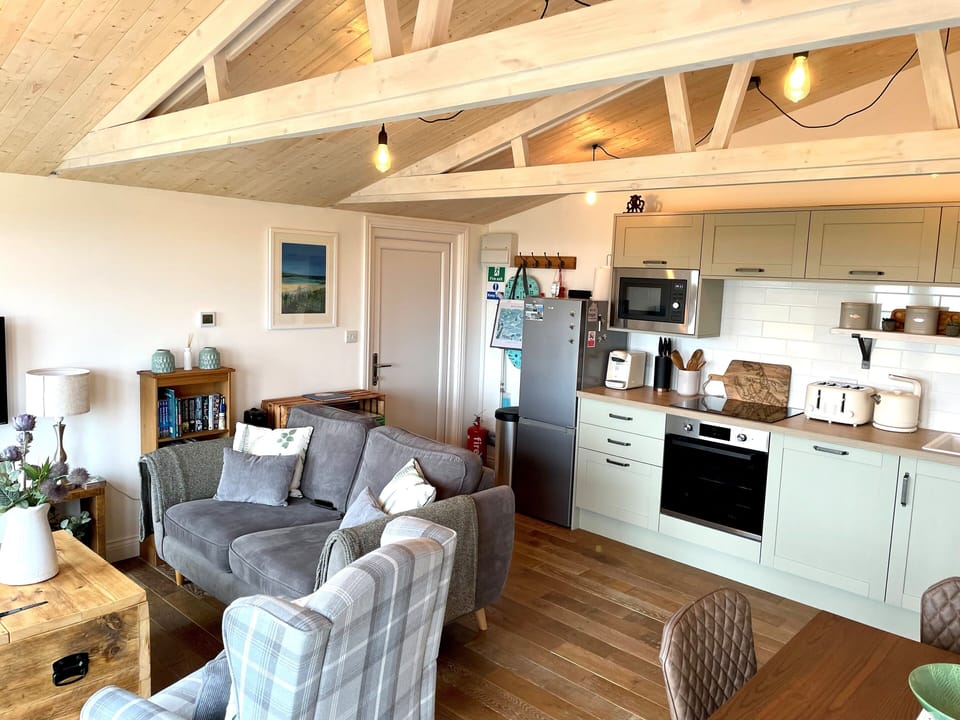Cabin, 1 Bedroom | Private kitchen | Fridge, microwave, coffee/tea maker