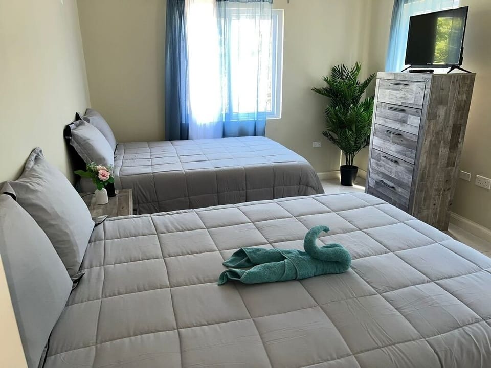 Side view second bedroom