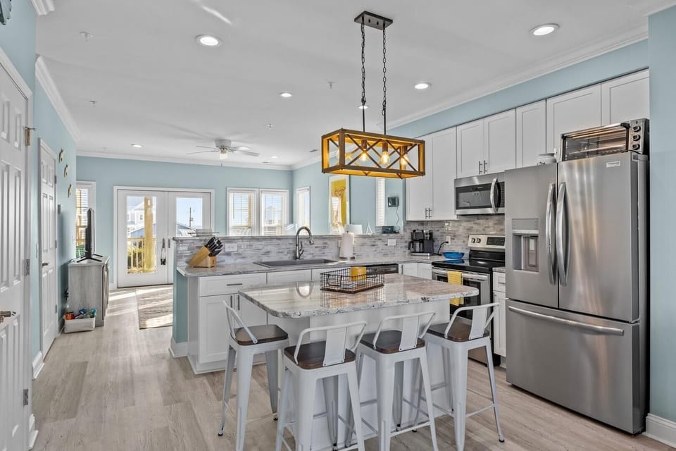 Condo, 4 Bedrooms | Private kitchen | Fridge, oven, coffee/tea maker, toaster