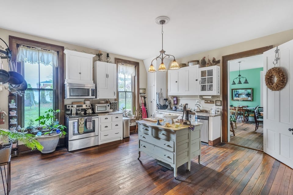 Cottage, 1 Bedroom | Private kitchen | Coffee/tea maker