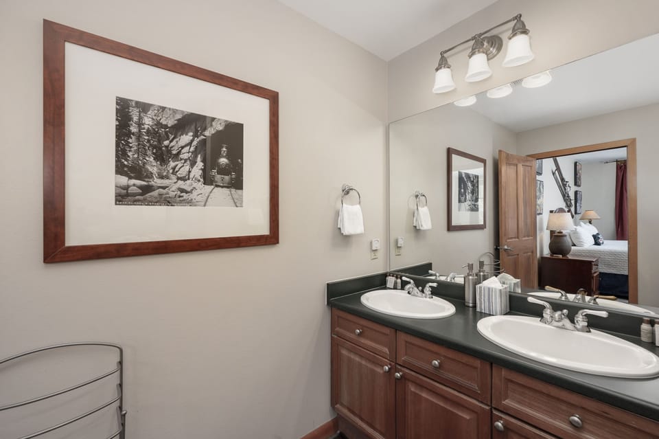 Condo, 2 Bedrooms | Bathroom | Towels