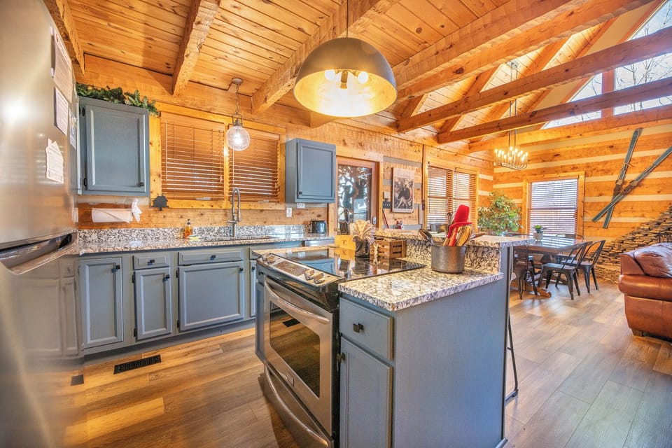 Big Bear Lodge's fully-equipped kitchen