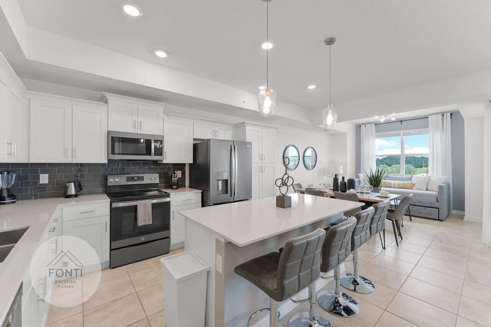 Beautiful Kitchen Bar#Disney #Parks #kingdom #springs #StoreyLake #resort #Apartment #Vacation #Rental #waterpark #Kissimmee #Orlando #universal #citywalk