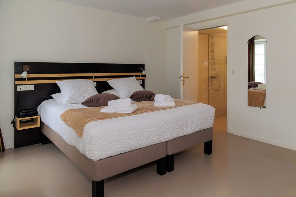 Standard Triple Room | In-room safe, desk, blackout drapes, soundproofing