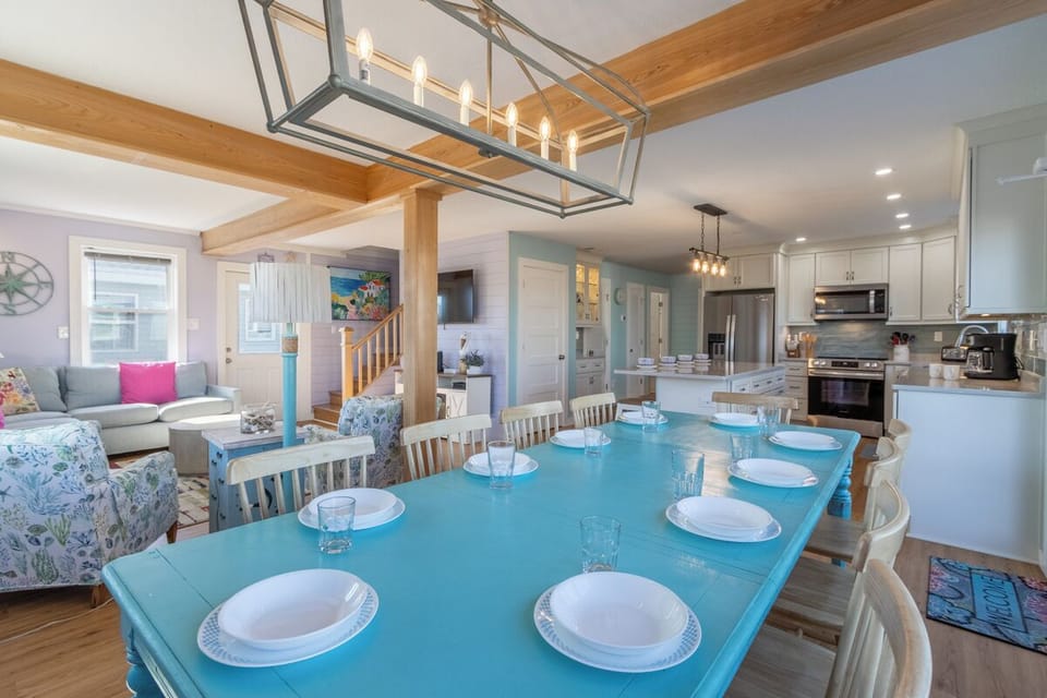 Mid Level Dining Area