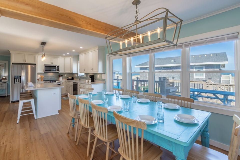 Mid Level Dining Area
