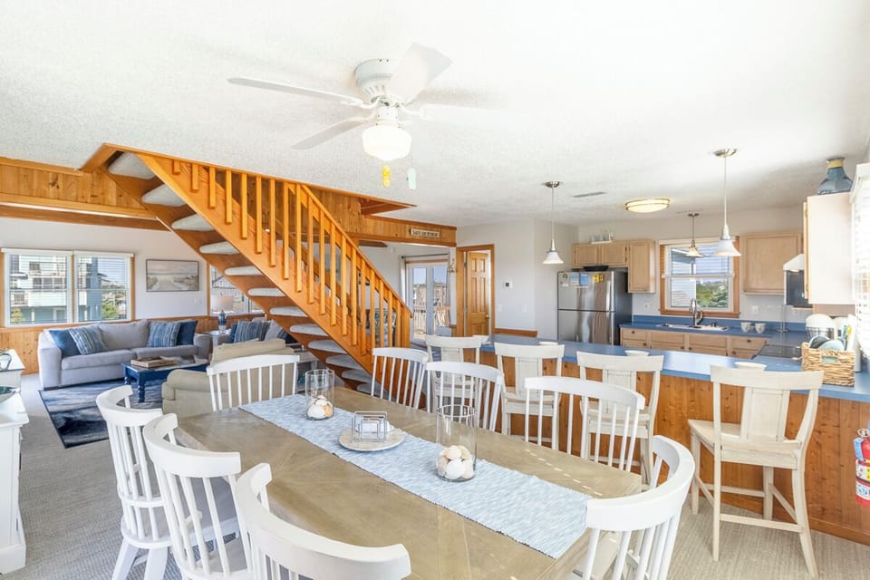 Mid Level Dining Area