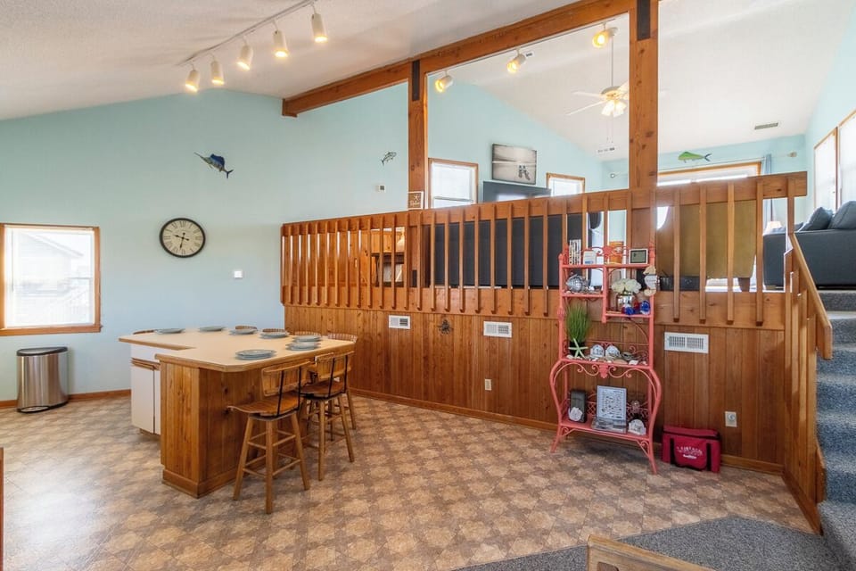 Level 3 Kitchen and Dining Area
