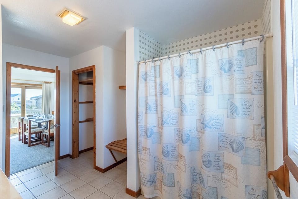 Top Level Full Bath