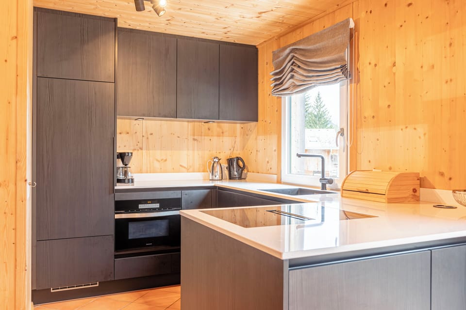 Ferienhaus mit 3 Schlafzimmern für 6 bis 8 Personen | Private kitchen | Full-size fridge, microwave, stovetop, dishwasher