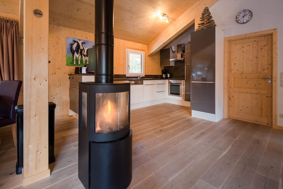 Ferienhaus # 23 mit IR-Sauna & Whirlpool innen | Living area | Flat-screen TV, DVD player