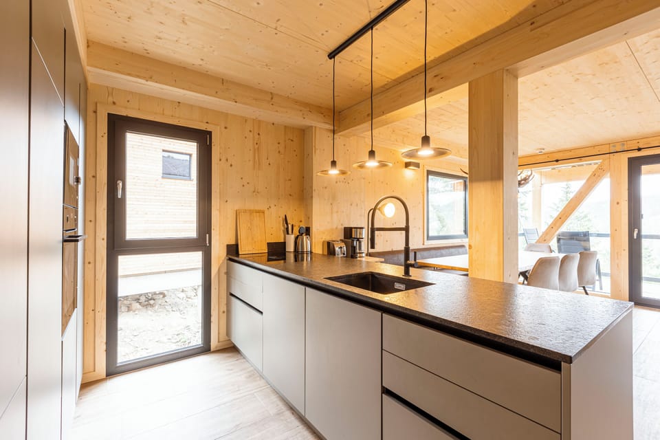 Superior Chalet # 21 mit Sauna & Hot Tub | Private kitchen | Full-size fridge, dishwasher, coffee/tea maker, electric kettle