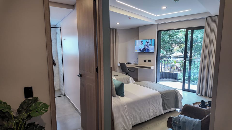 Explora Suite | Premium bedding, minibar (some free items), in-room safe, desk