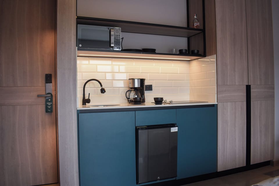 Provenza Suite | Private kitchen | Mini-fridge, microwave, oven, dishwasher