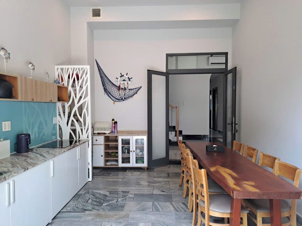 Kitchen & Dining area