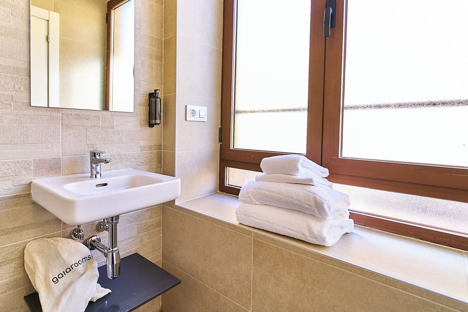 Superior Double Room | Bathroom | Shower, hair dryer, towels, soap