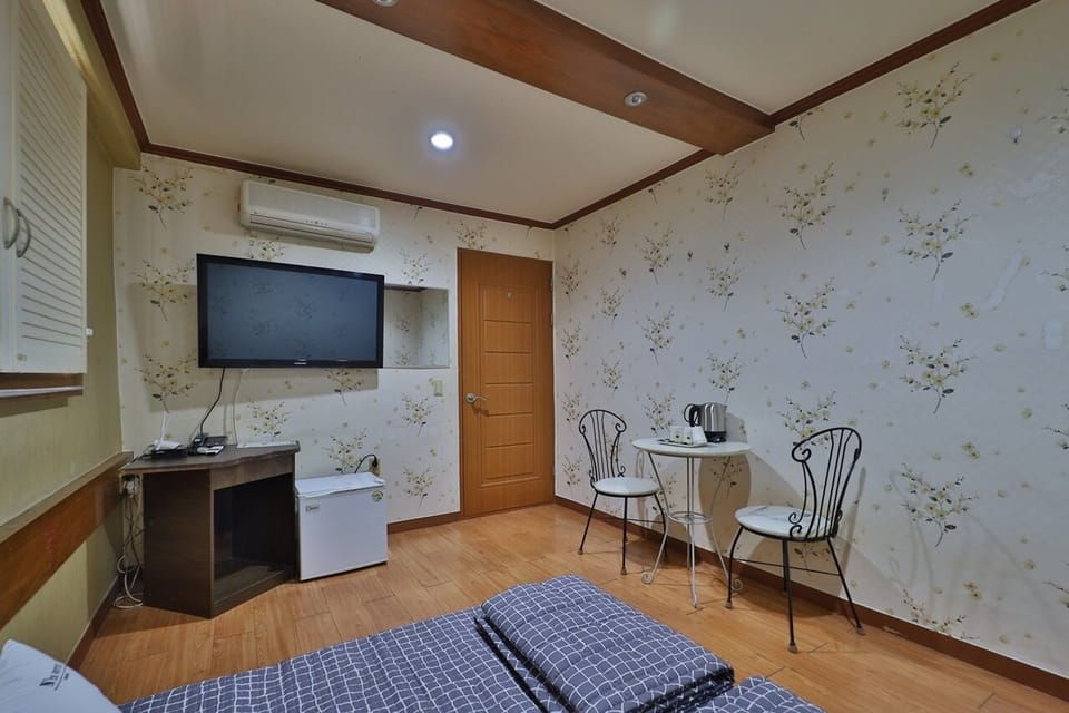 Shared Dormitory | Desk, laptop workspace