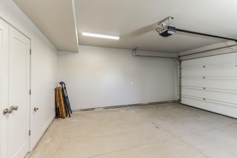 Floor, Indoors, Lamp, Room, Garage