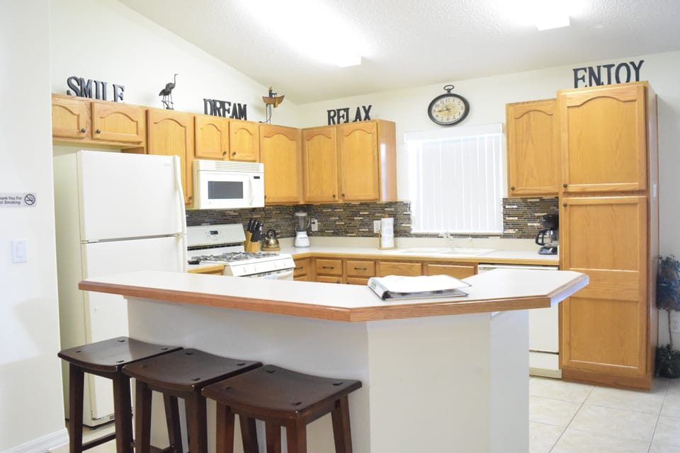 Villa, Multiple Beds, Pool Access, Pool View (2551 Oneida Grantham) | Private kitchen | Fridge, microwave, oven, stovetop