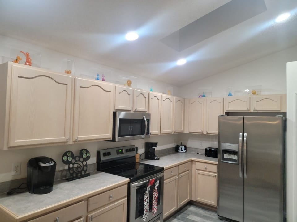 House, Multiple Beds, Pool Access, Pool View (8054 Hidden Gem) | Private kitchen | Fridge, microwave, oven, stovetop