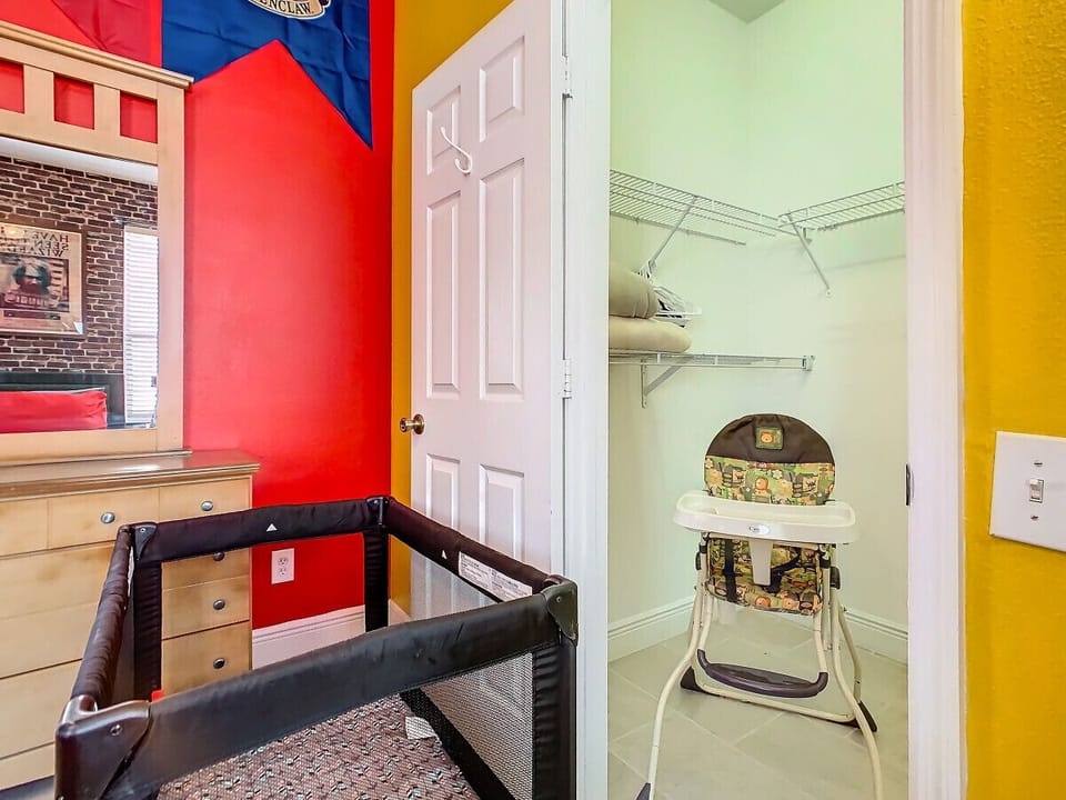 Pack ’n Play and High Chair Available for Little Ones