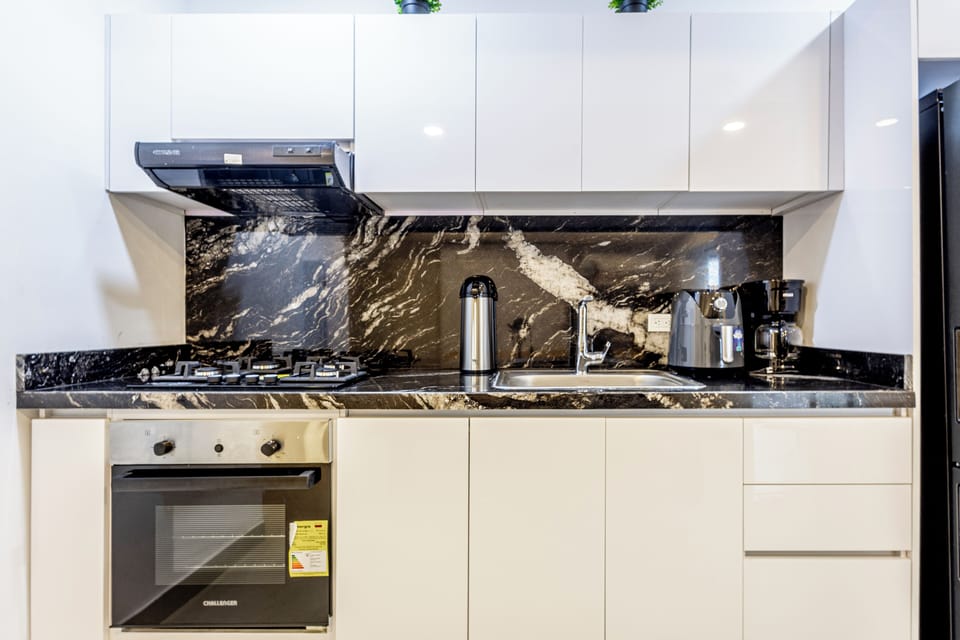 Deluxe Apartment | Private kitchen | Blender, freezer