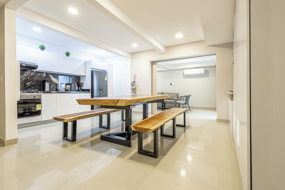 Deluxe Apartment | Private kitchen | Blender, freezer