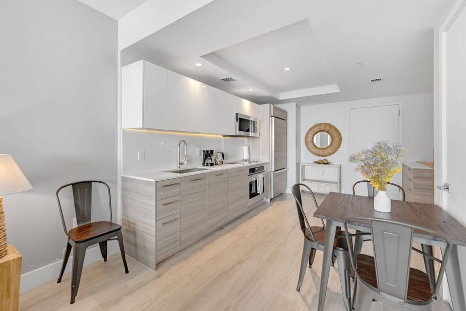 Enjoy a fully equipped kitchen, ideal for extended stays!