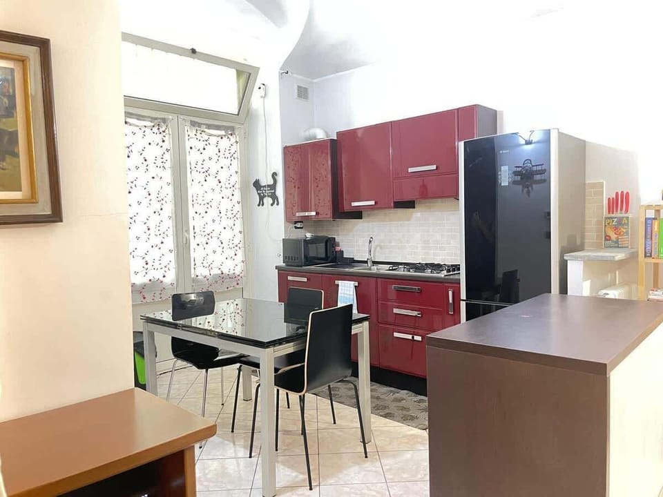 Large bright kitchen, well equipped with all the comforts of appliances.