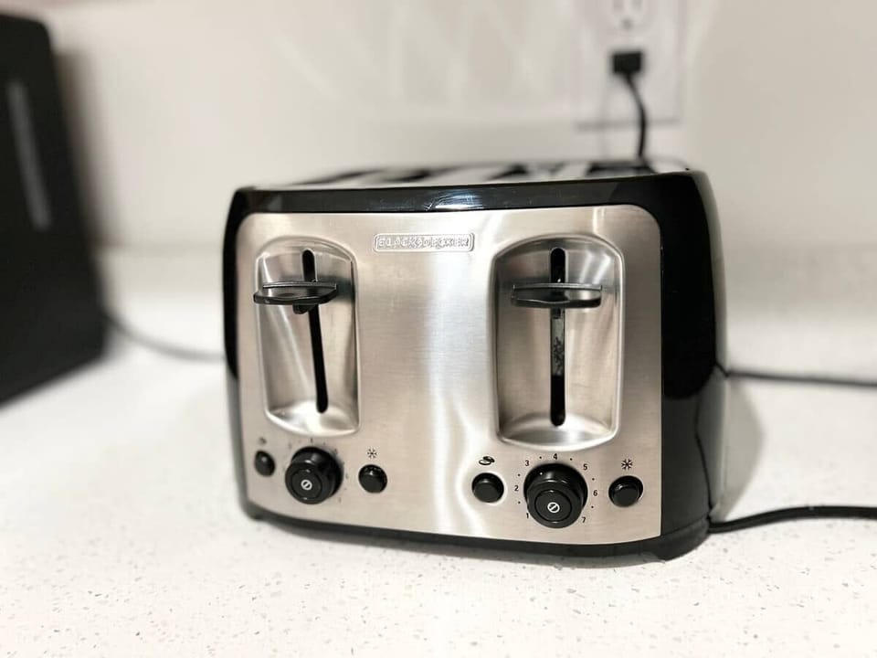 Modern 4-slice toaster in fully equipped Kissimmee kitchen