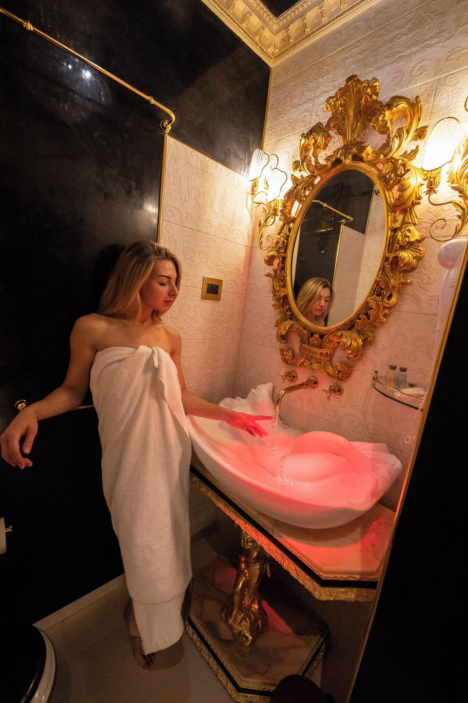 Presidential Studio Suite, 1 King Bed, Private Pool, City View | Bathroom | Separate tub and shower, free toiletries, hair dryer, slippers