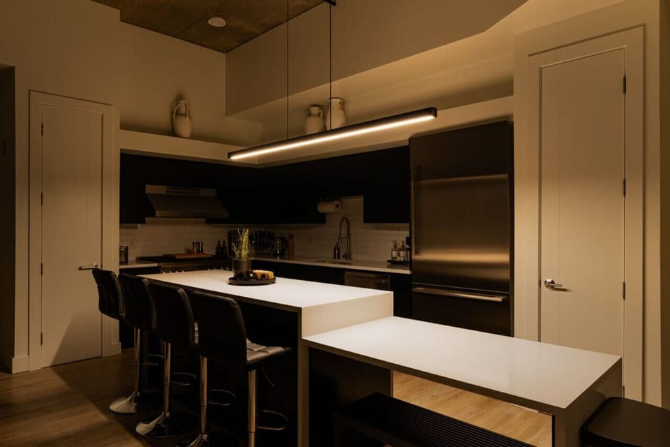 Fully stocked kitchen with all that you need. Pots, pans, bakeware, salt +pepper, and olive oil!!
