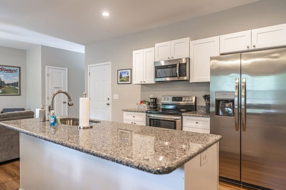 Kitchen equipped with all of the amenities needed to make this stay 5 star