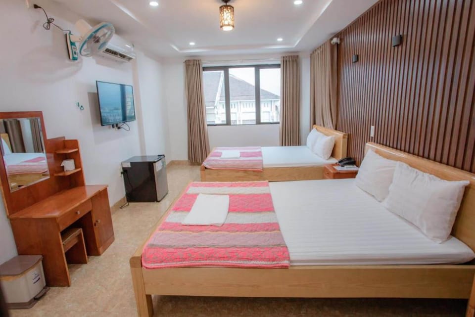 Quadruple Room | Minibar, laptop workspace, iron/ironing board, WiFi (free)