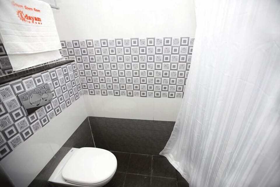 Towels, soap, shampoo, toilet paper