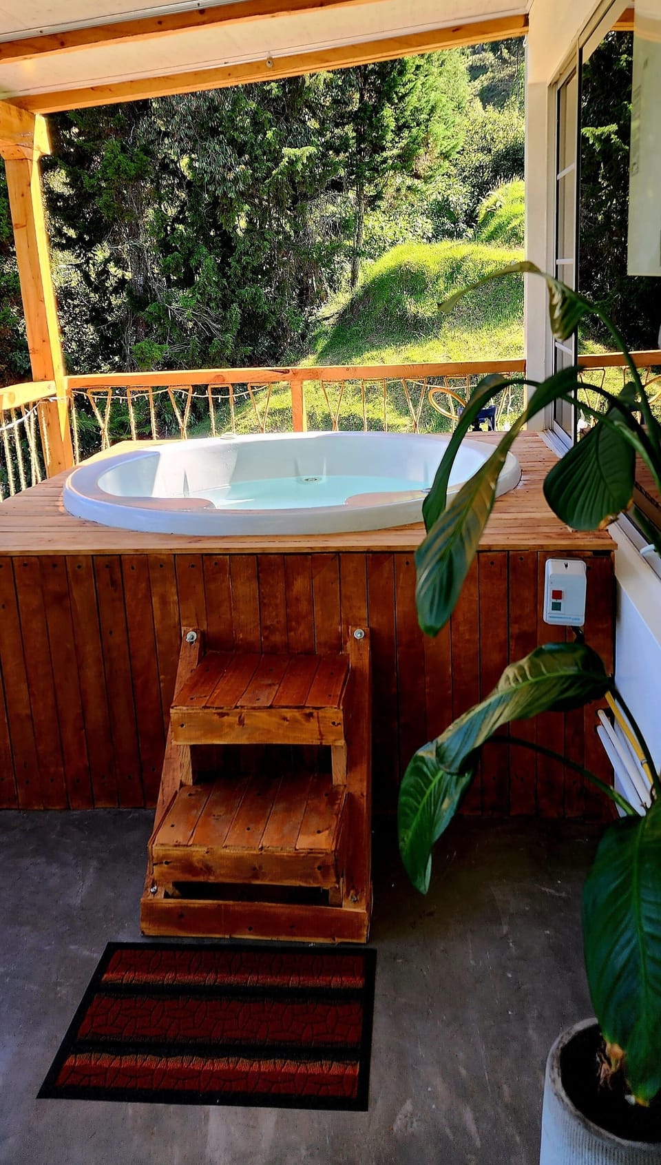Outdoor spa tub