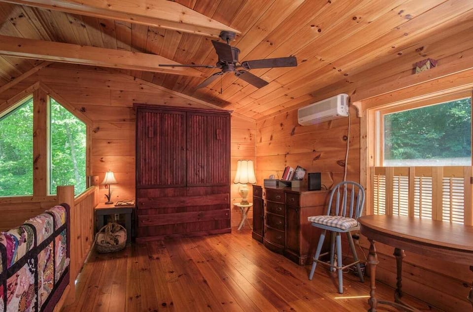 Open Loft with Queen-Sized Murphy Bed