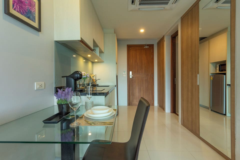 Basic Condo | In-room dining