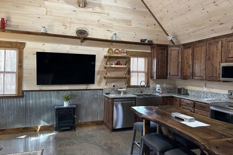 Spacious kitchen and dining area at White Tail Fawn.
