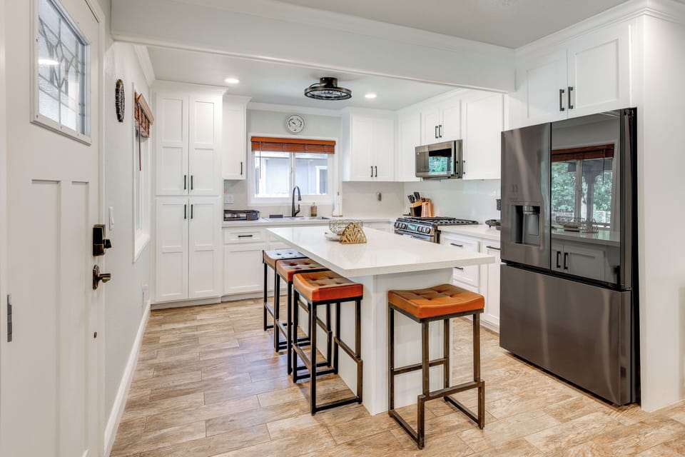 Kitchen | Breakfast Bar | Cooking Basics | Dishware/Flatware | Pod Coffee Maker