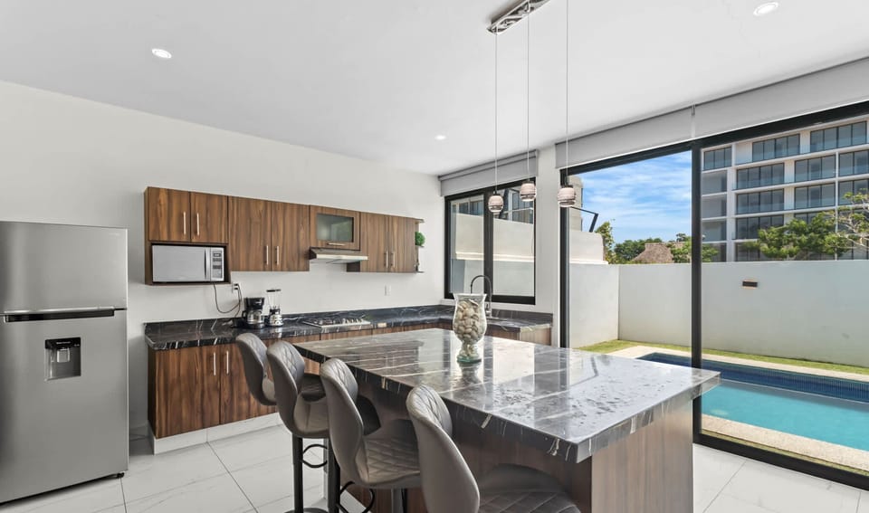 Fully equipped kitchen