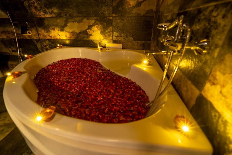 Honeymoon Studio Suite | Desk, free WiFi