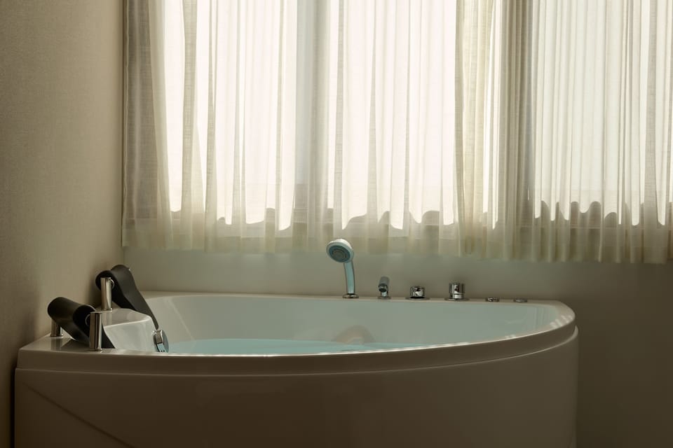 Private spa tub